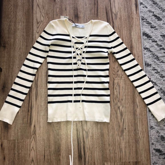 Zara Sweaters - NEW!!! Zara cream and black sweater